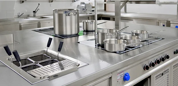 Batterie de cuisine, ustensiles de pâtisserie, moules, casseroles, poêles, cocottes pour la Cuisine à la Coutellerie des Poëliers à Angers (49)